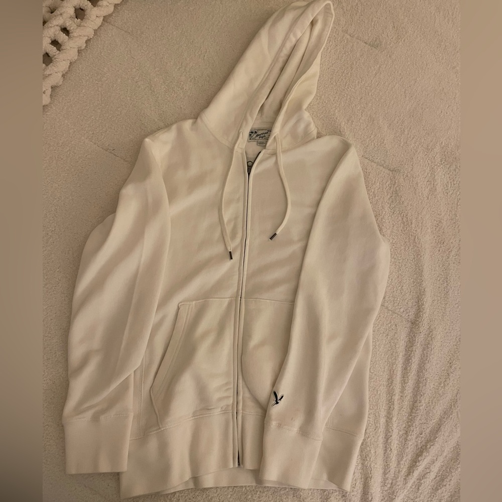 Men’s white American Eagle Zip up hoodie in a small